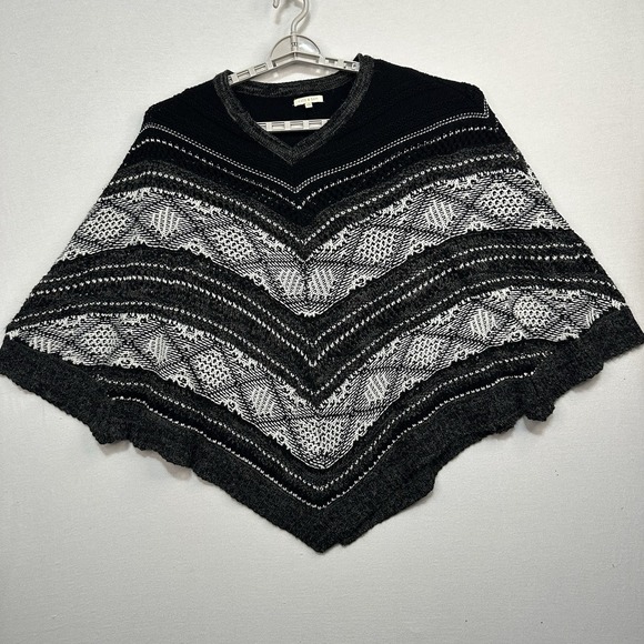 Kate & Sam Women's‎ L/XL Sweater Poncho Crocheted Black & White - Picture 1 of 5